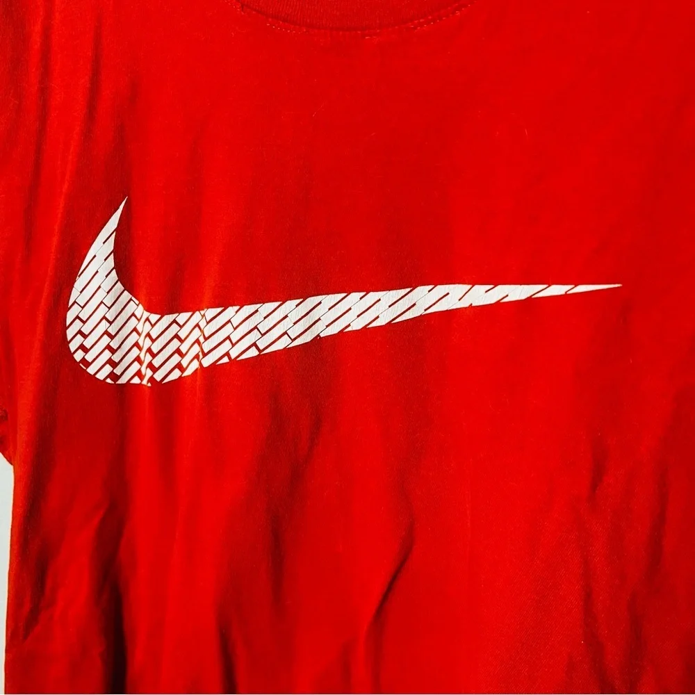 Nike Tee Men’s M Orange Short Sleeve Swoosh T-Shirt Athletic Casual Everyday